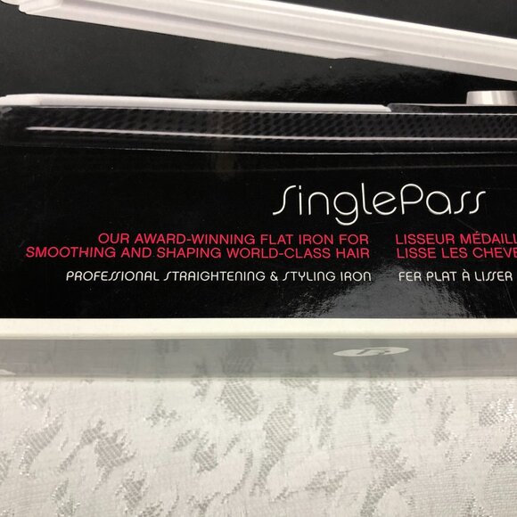 T3 SinglePass White & Black Flat Iron for World-Class Hair New in Box Never Used - Picture 3 of 12